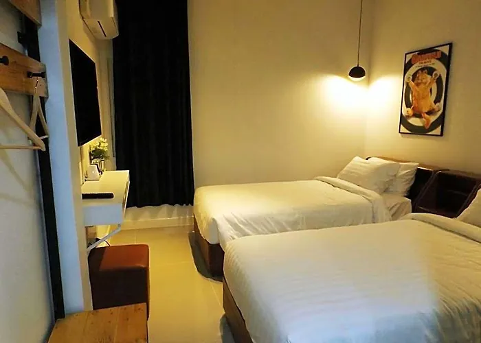 Every Surawong 호텔 3*
